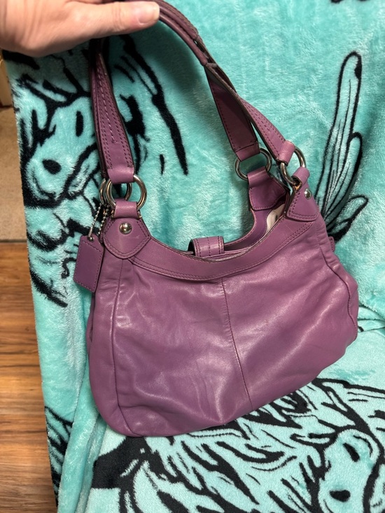 Coach SoHo Plum Leather Shoulder Bag with Buckle Detail - Picture 2 of 11